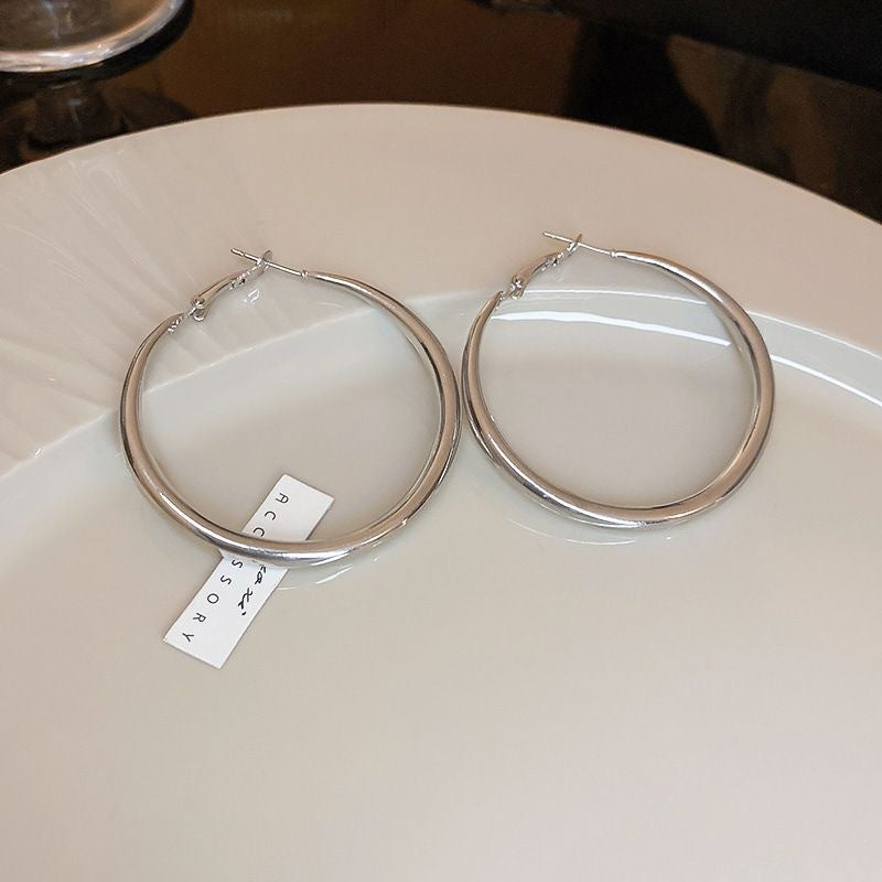 Women's Needle Simple Round Metal Design Fashionable Earrings