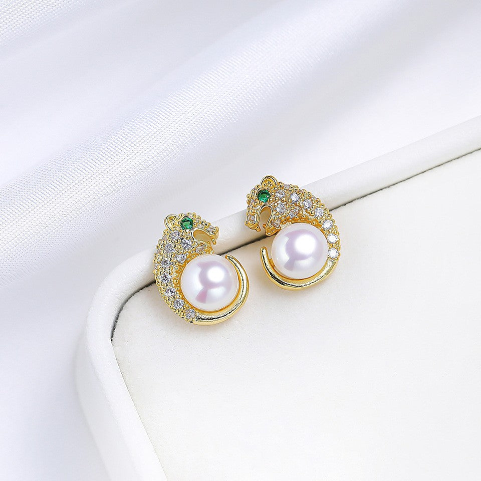 Women's Pearl Ear High-grade Square Simple Temperament Stud Earrings