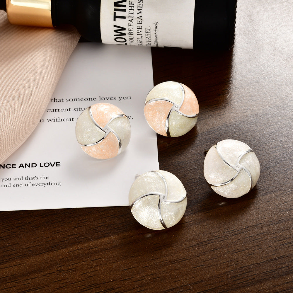 Women's Sweet Elegance Niche Design Ear Clip Earrings