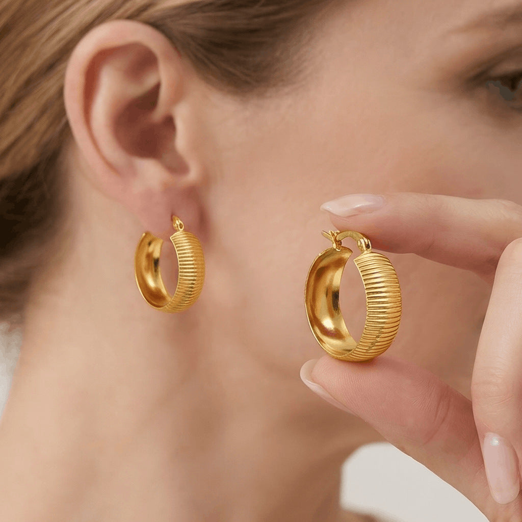Exaggerated High-grade Gold Hemp Flowers Chain Earrings