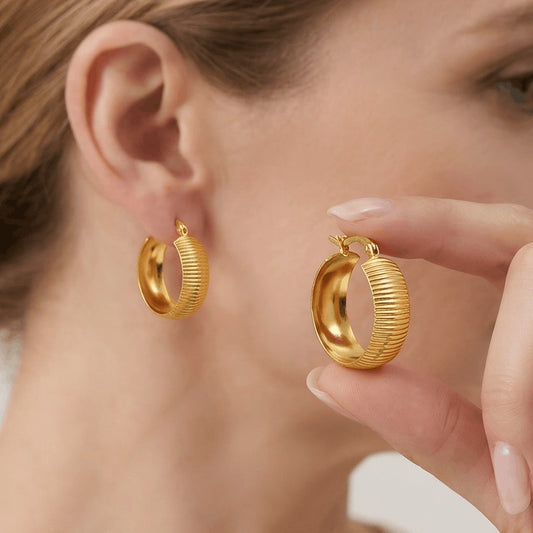 Exaggerated High-grade Gold Hemp Flowers Chain Earrings