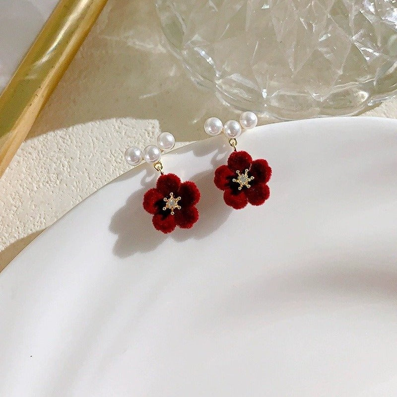 Women's Red Veet Flower Small Pearl Ear Earrings