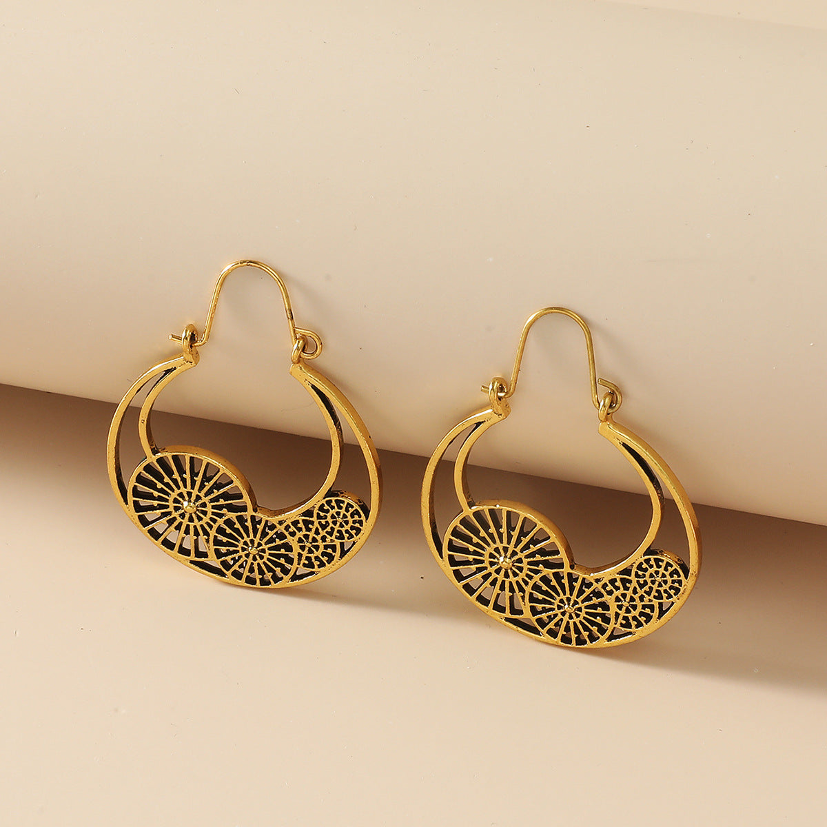 Carved Female Temperament Alloy Geometric Ear Clip Earrings