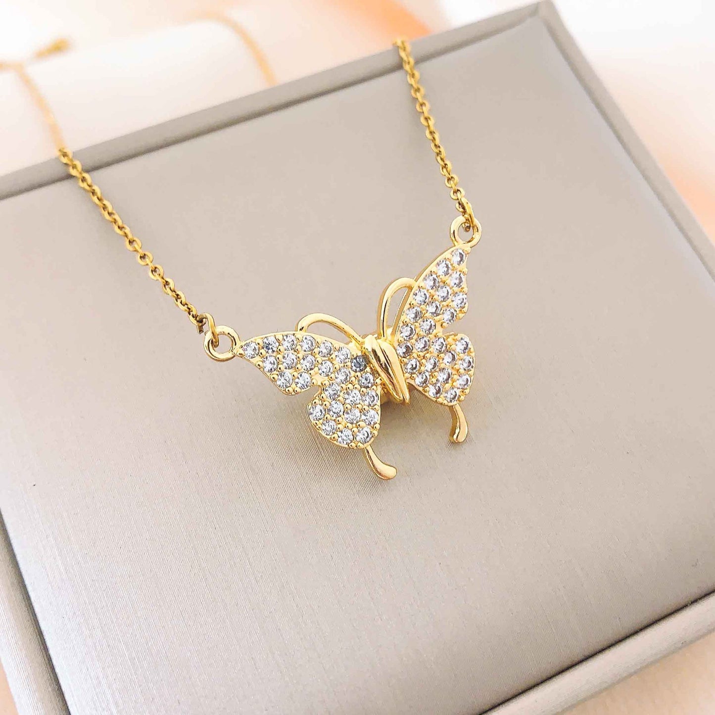 Butterfly Niche High-grade Magnetic Suction Light Luxury Necklaces