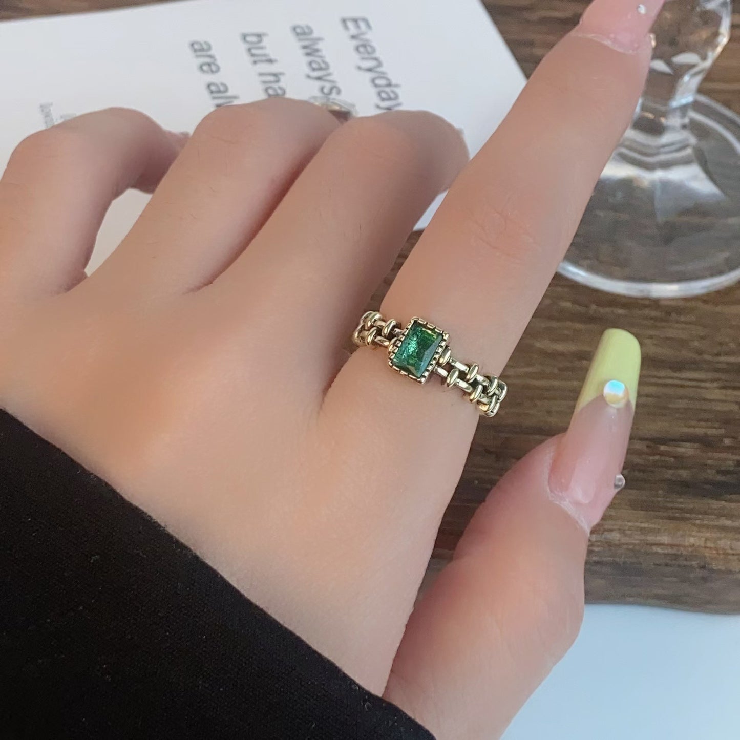 Female Niche High-grade Retro Artistic Personality Rings