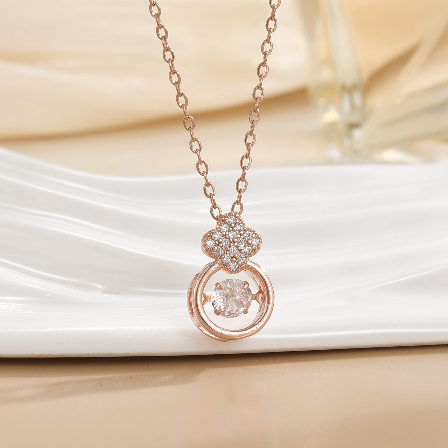 Women's Fading Smart For Simple Graceful Clover Clavicle Chain Niche Necklaces