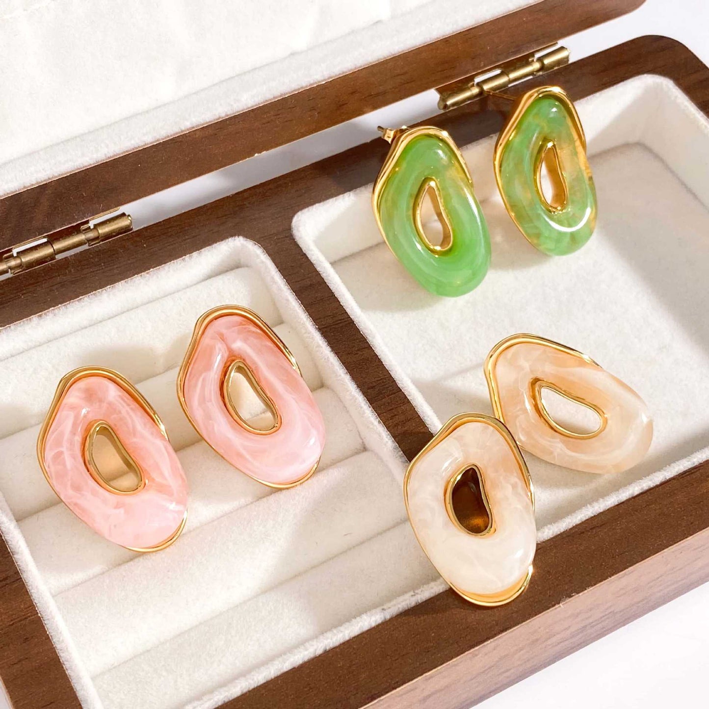 Women's Retro Irregular Niche Design Color Resin Light Luxury Temperament Rings