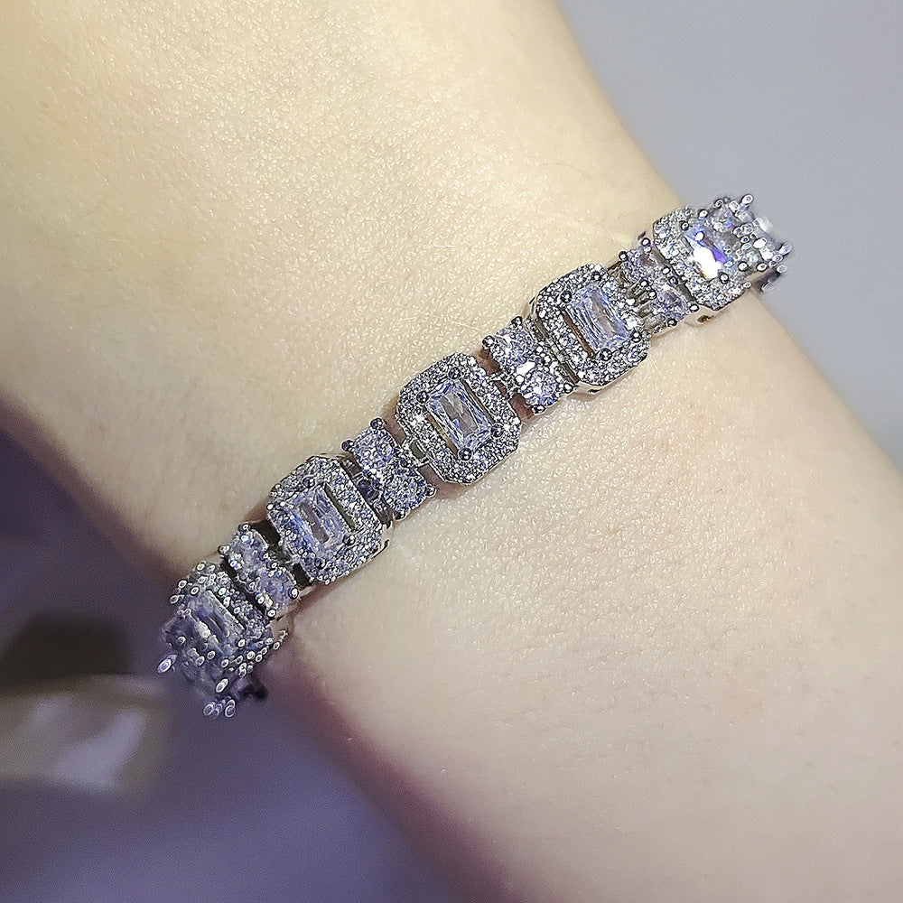 Pretty Classic Geometric Modeling Female Minority Bracelet