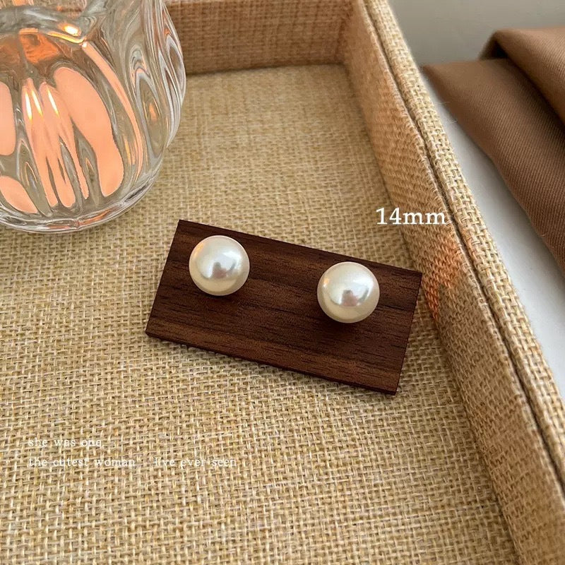 Women's High-grade Pearl French Minority Retro Affordable Earrings