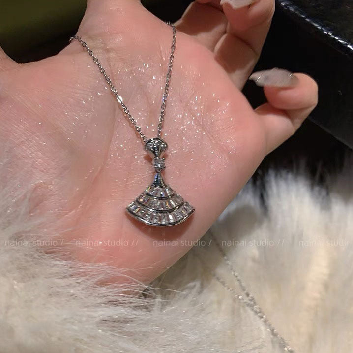 Zircon Super Flash Small Skirt Light Necklace