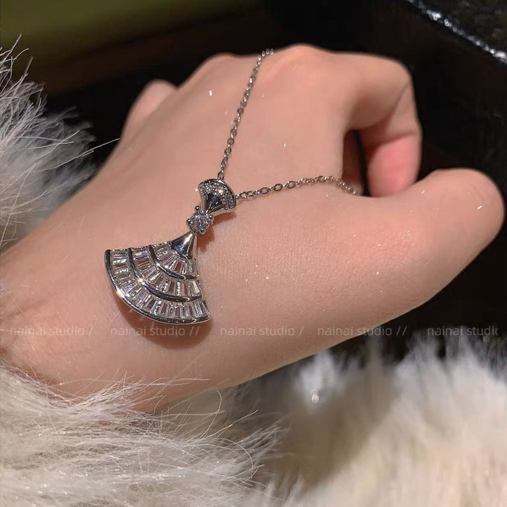 Zircon Super Flash Small Skirt Light Necklace