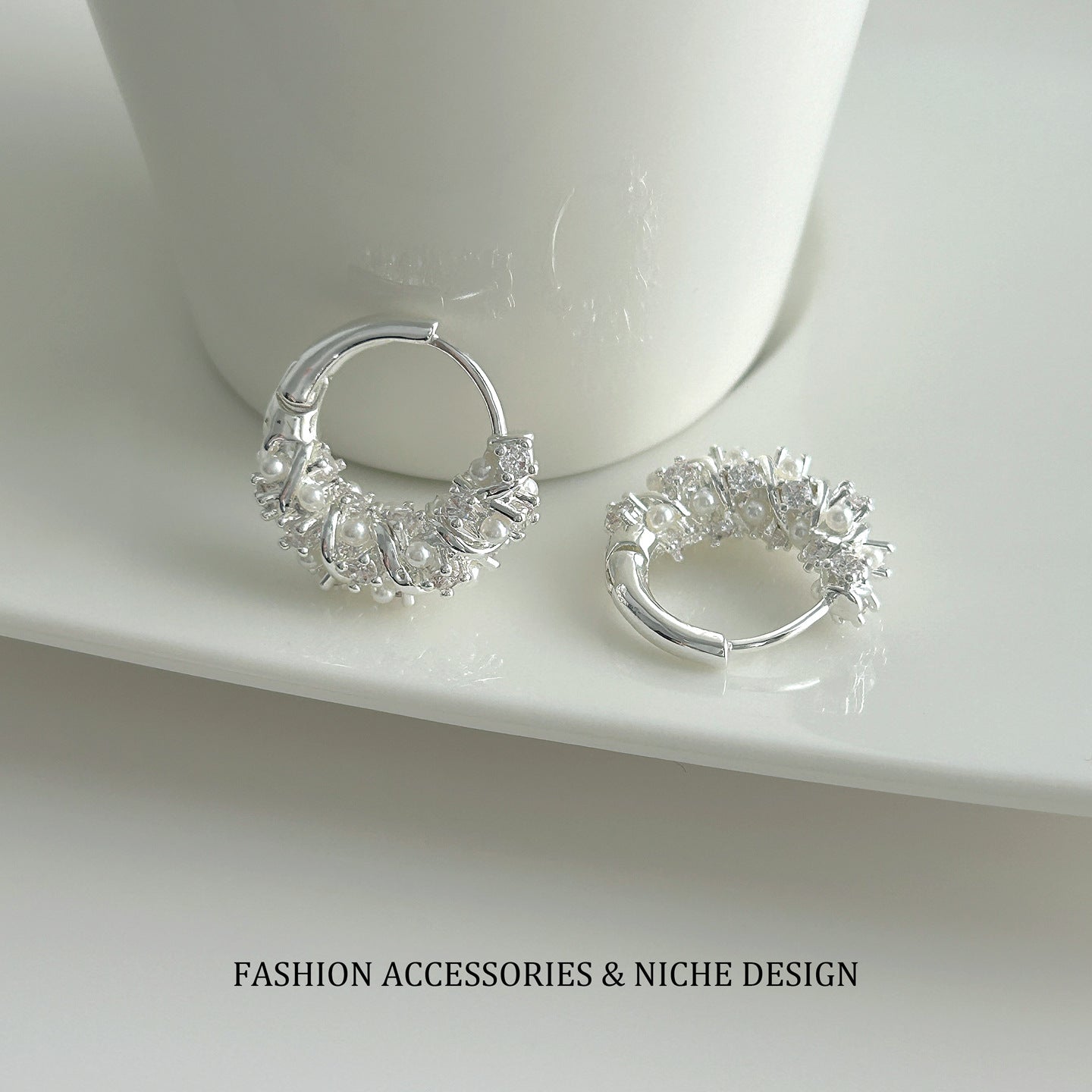Women's Interwoven Ear Clip Design Sense Small Refined Grace Stud Earrings