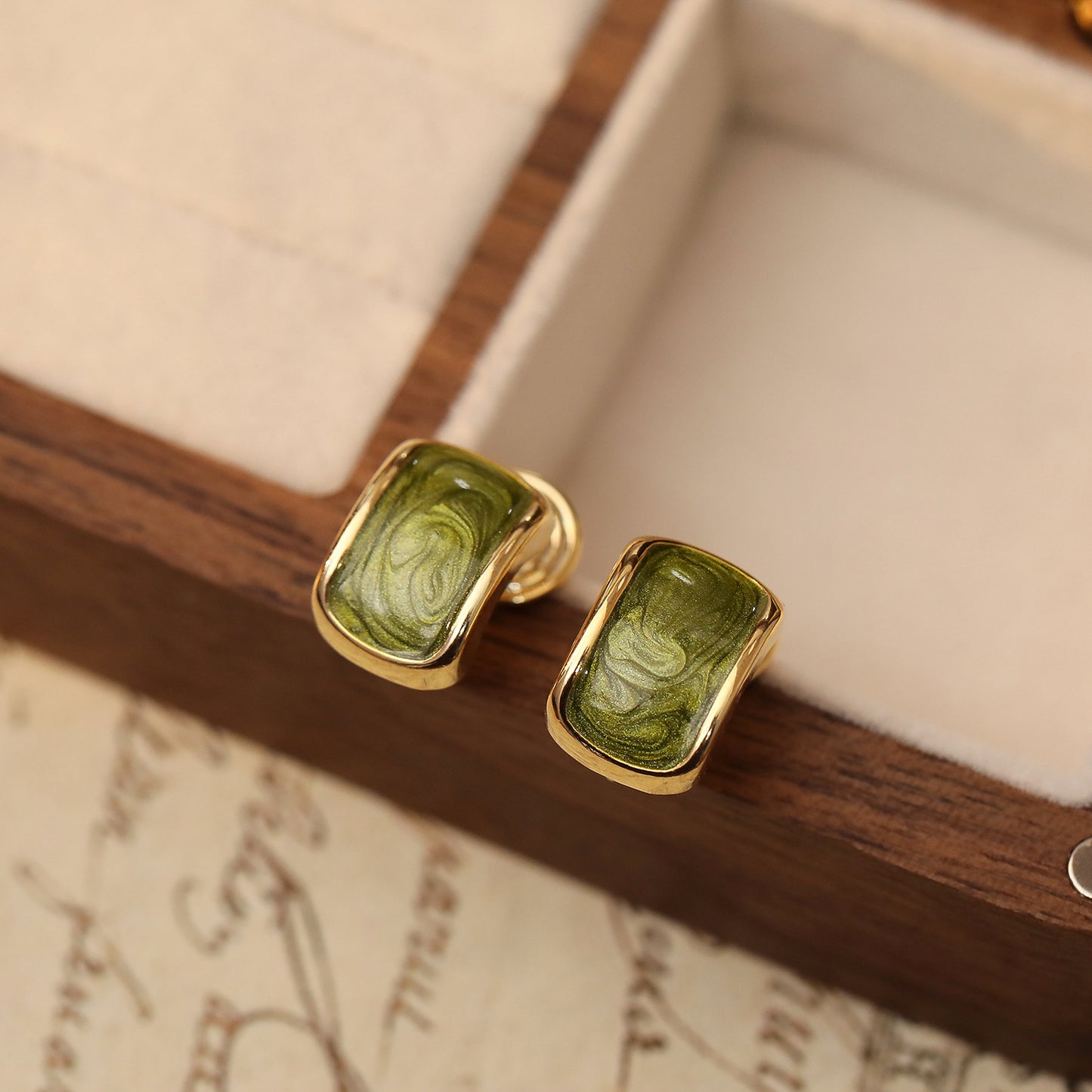 Pearlescent Mosquito Coil Enamel Art High Sense Retro Earrings