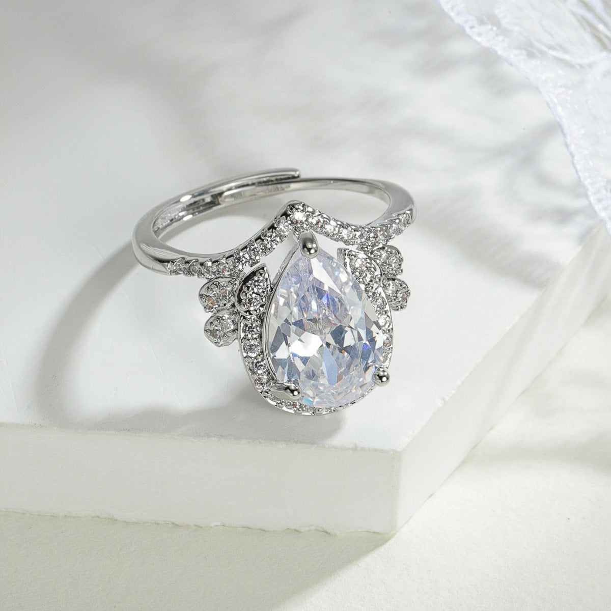 Fashion Crown High-grade Zircon Temperament Natural Rings