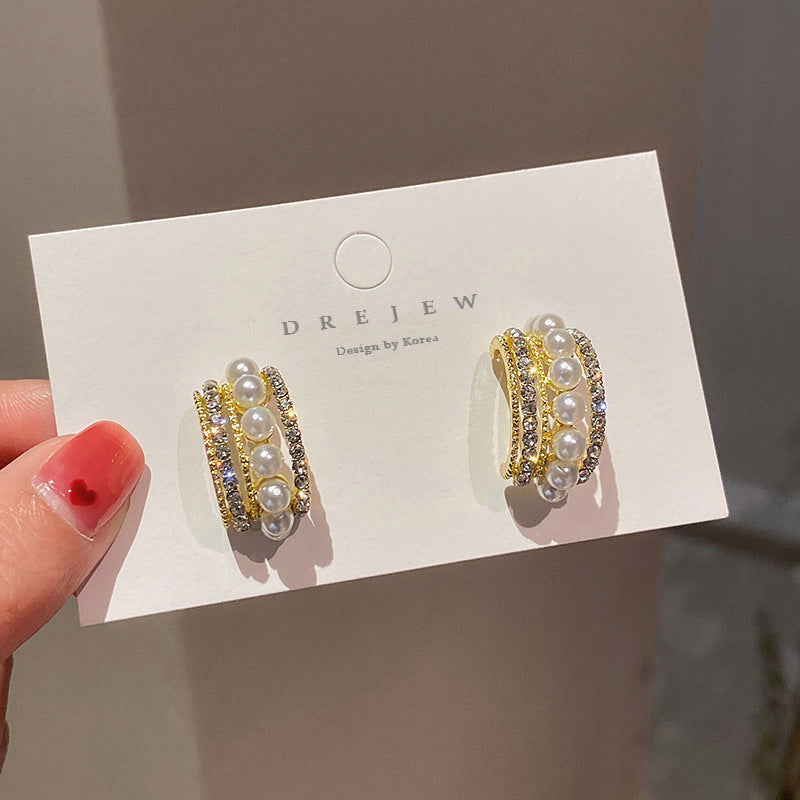 Women's Needle Light Luxury Hot Pearl Elegance Retro Flashing Earrings