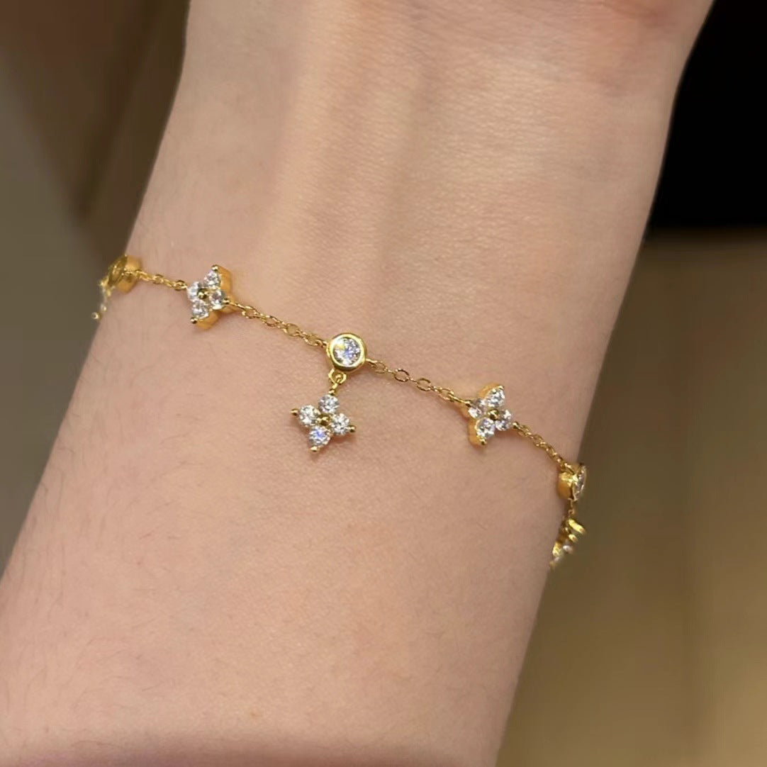 Clover Bright Zircon Design Light Luxury Bracelets