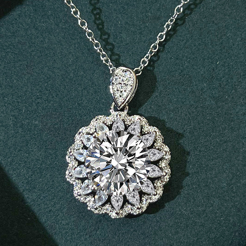 Women's Elegant Light Imitation Moissanite Flower Zircon Clavicle Necklace