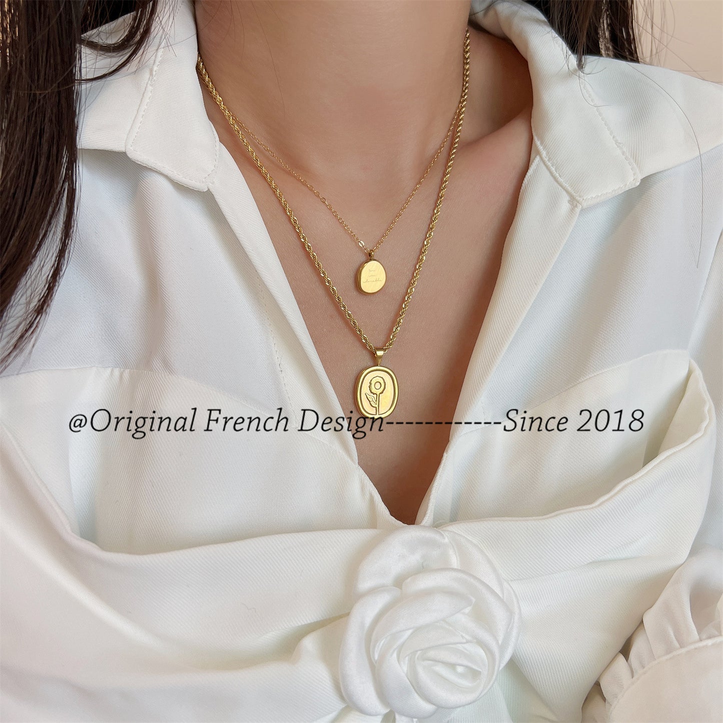 Manor French Retro Golden Portrait Small Necklaces