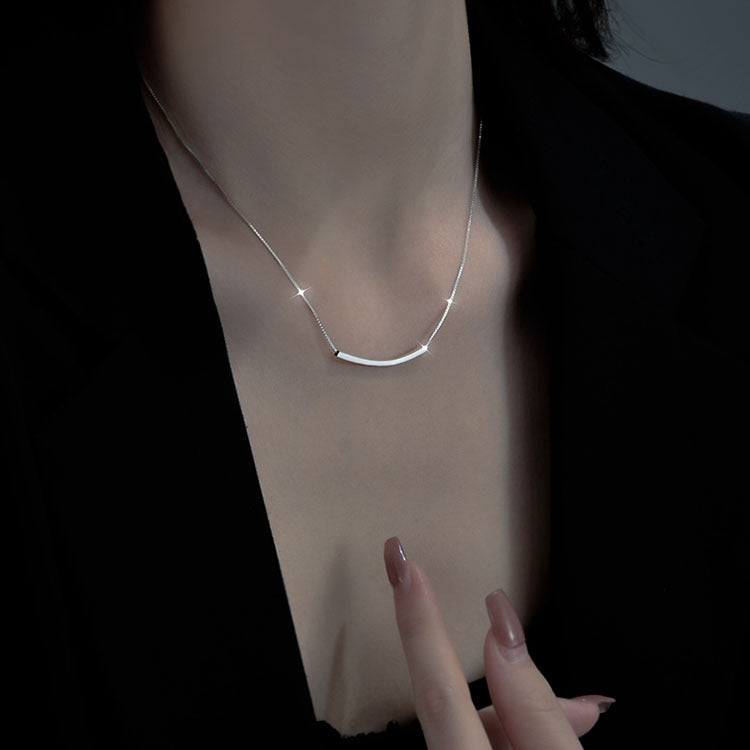 Women's Geometric Smile Simple Elegant Sweater Chain Light Necklaces
