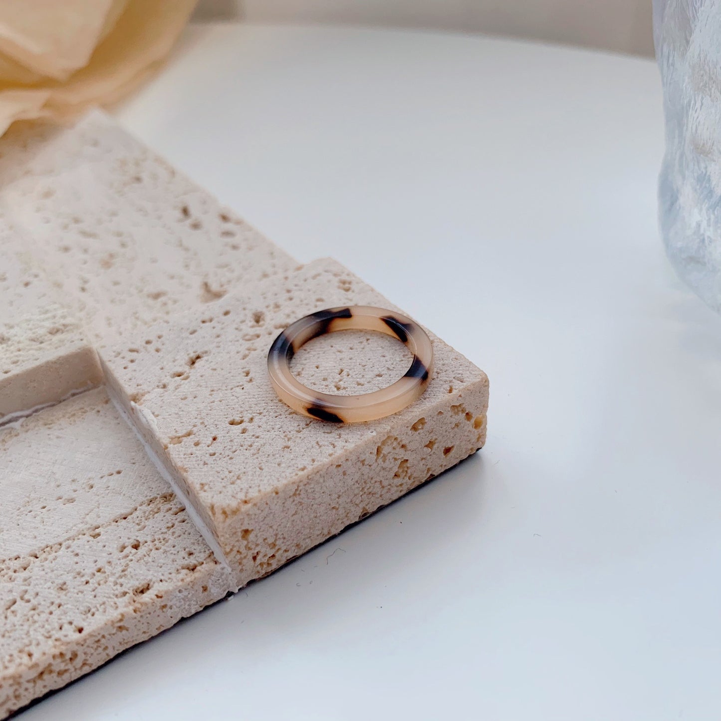 Trendy Retro Color Resin Commuter Fine Index Ring