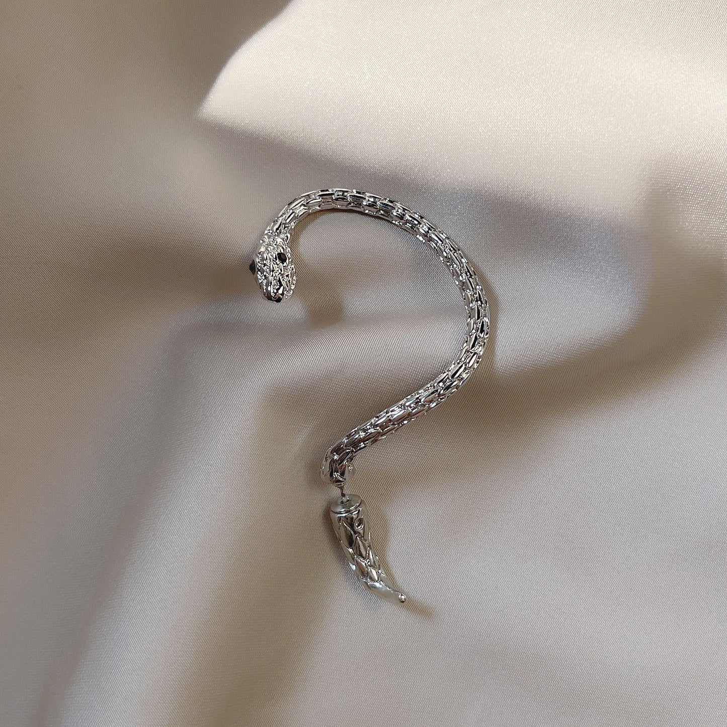 Metal Snake-shaped Ear Hanging Female Clip One-piece Cold Earrings