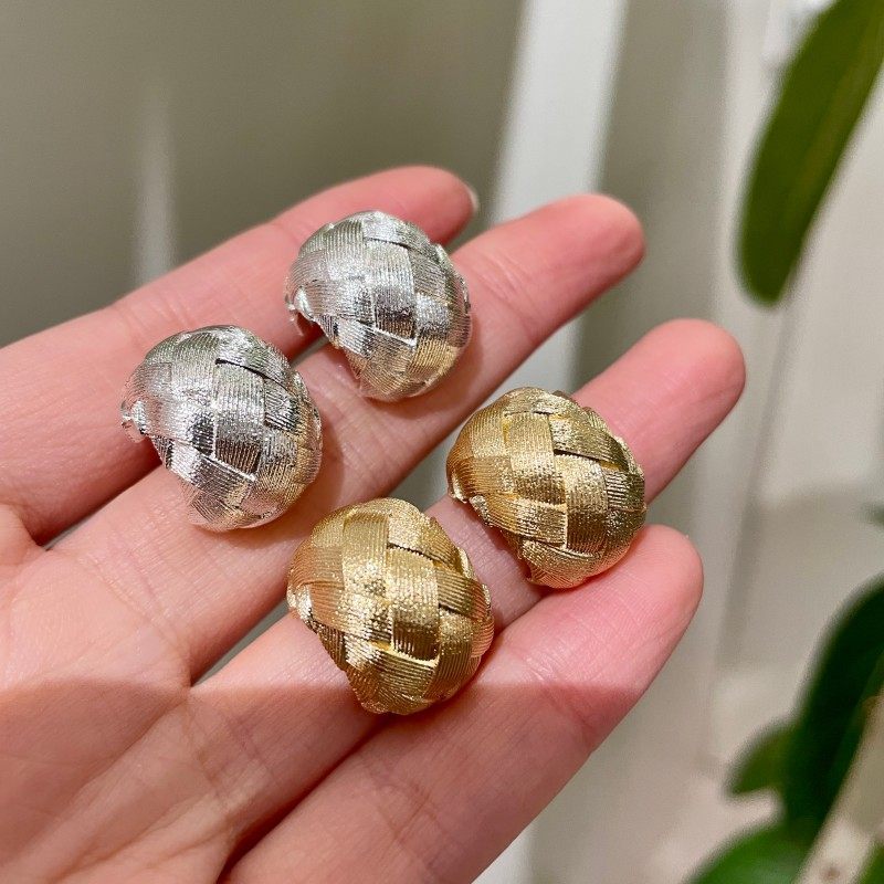 Sier Needle Woven Brushed Textured Light Stud Earrings